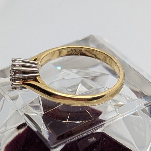 18k Gold Diamond Floral Ring - Picture 4 of 7